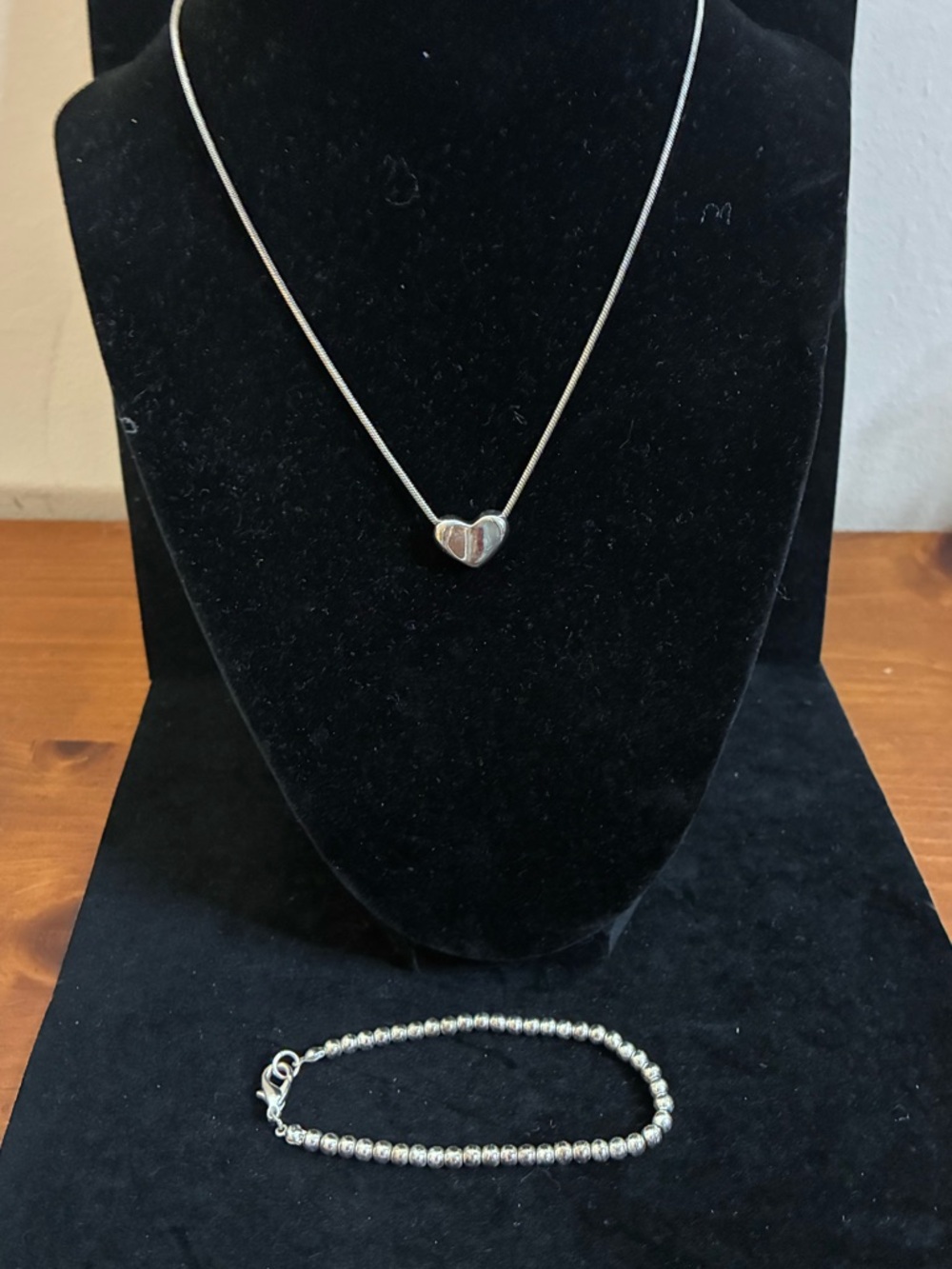 EUC Silver Tone  Heart Pendant Necklace w/ silver tone Beaded Bracelet